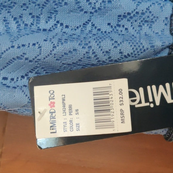 Adorable Blue Denim and Lace Romper With Embroidered Heart Front Detail Size 5/6 - Picture 6 of 6